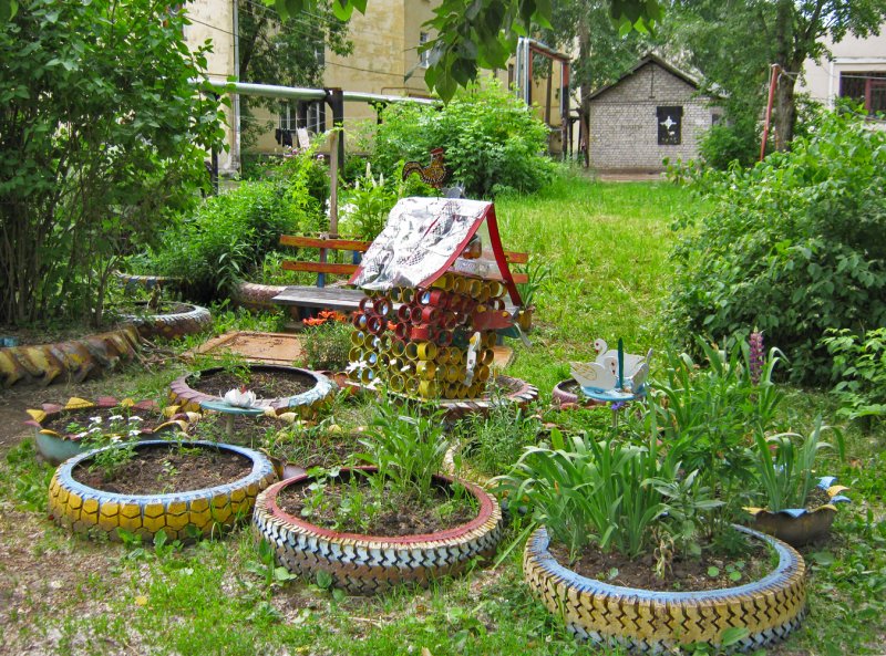 Украшаем дачный участок своими руками