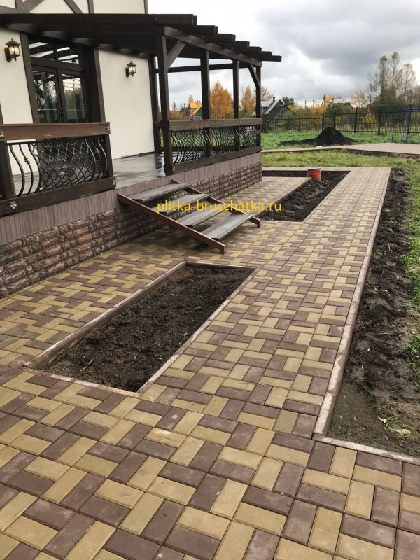 Двор из тротуарной плитки