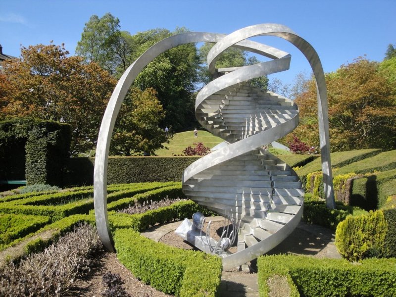 Сад космических размышлений (Garden of Cosmic speculation), Дамфас