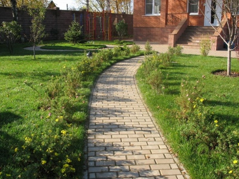 Дорожки из тротуарной плитки на участке
