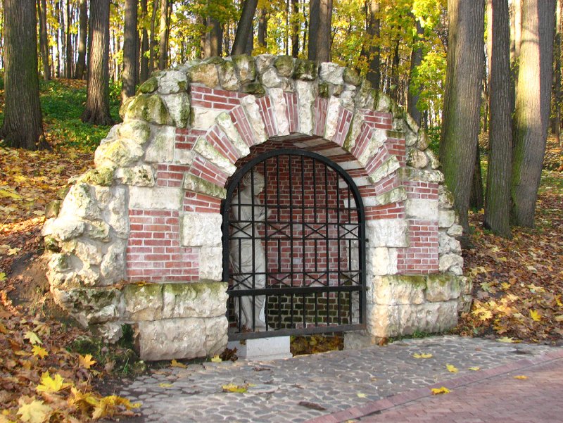 Грот в английском парке