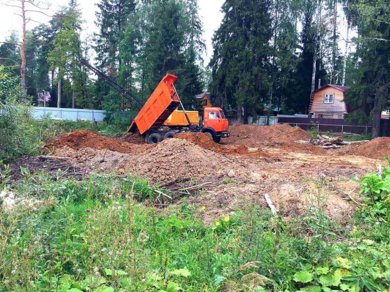 Отсыпка участка грунтом