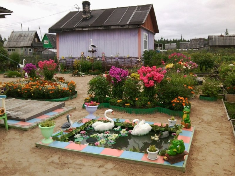 Украшение деревенского двора