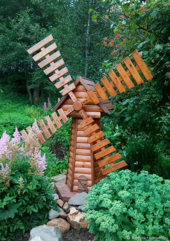 Мельница из дерева для сада