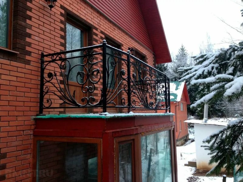 Веранда в частном доме кирпич