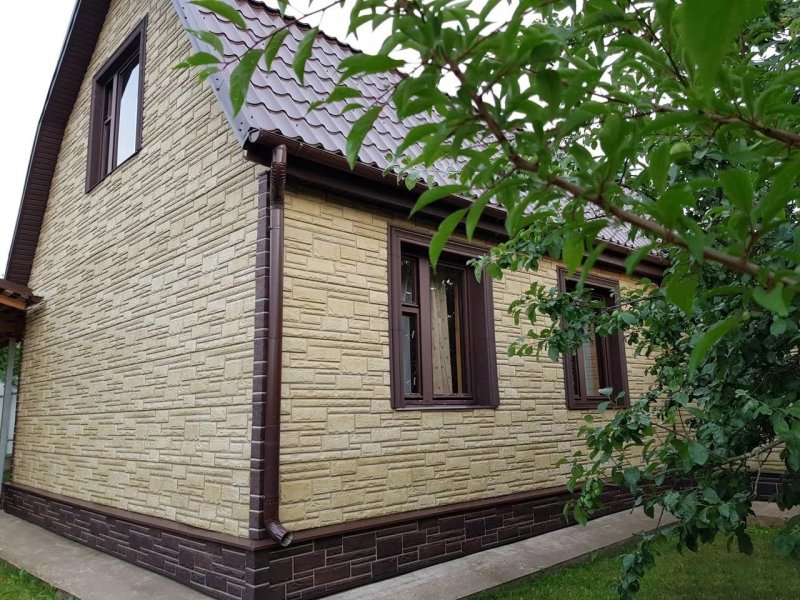 Отделка дачи фасадными панелями