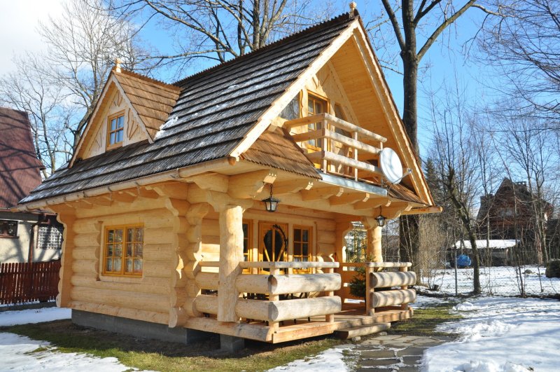 Небольшие домики из бревна