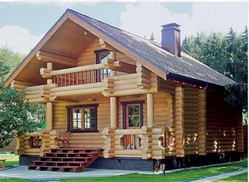 Красивый домик из оцилиндрованного бревна