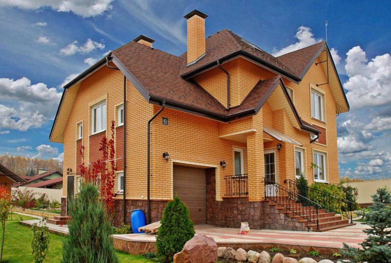 Кирпичный частный дом