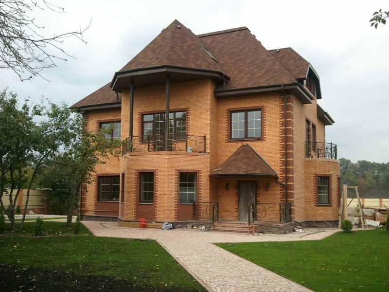 Кирпичный частный дом