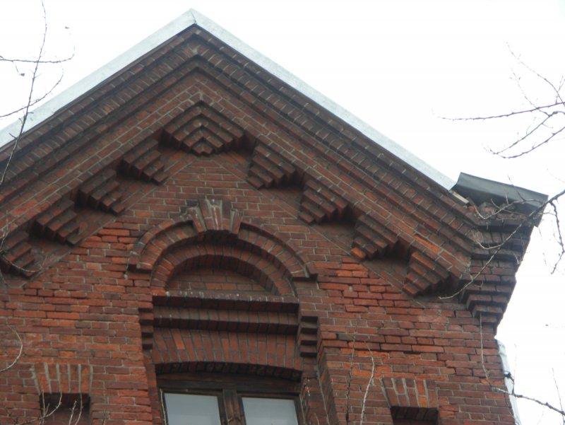 Кирпичный фронтон