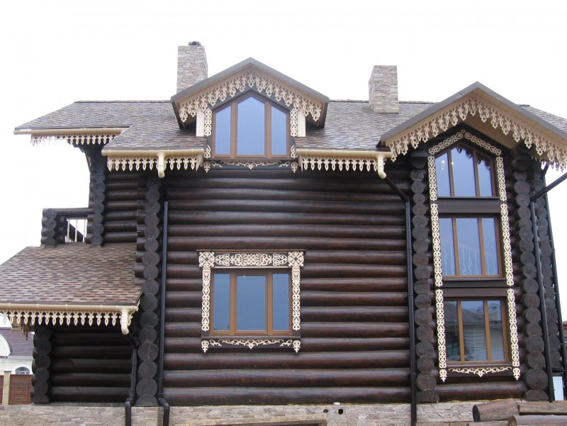 Деревянный дом декор фасада