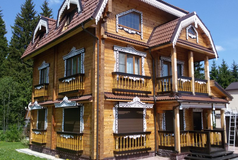 Фасады домов из дерева