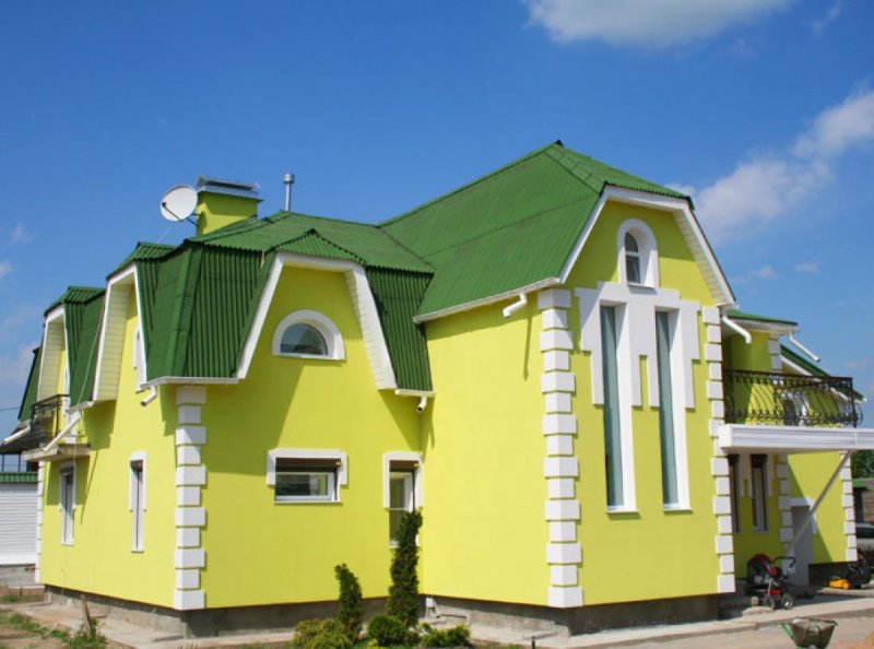Фасад дома крашенный