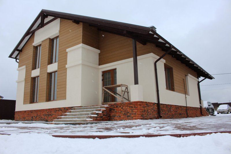 Комбинированный отделка фасада
