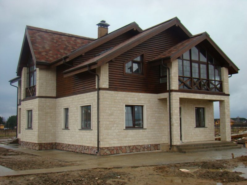 Комбинированная отделка дома снаружи