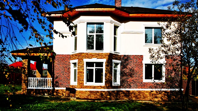 Комбинированная отделка фасада
