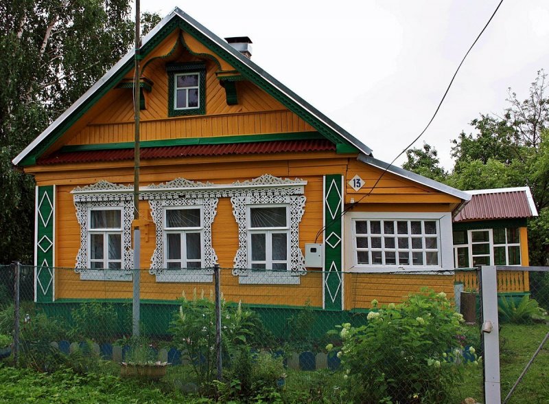 Деревянный деревенский дом