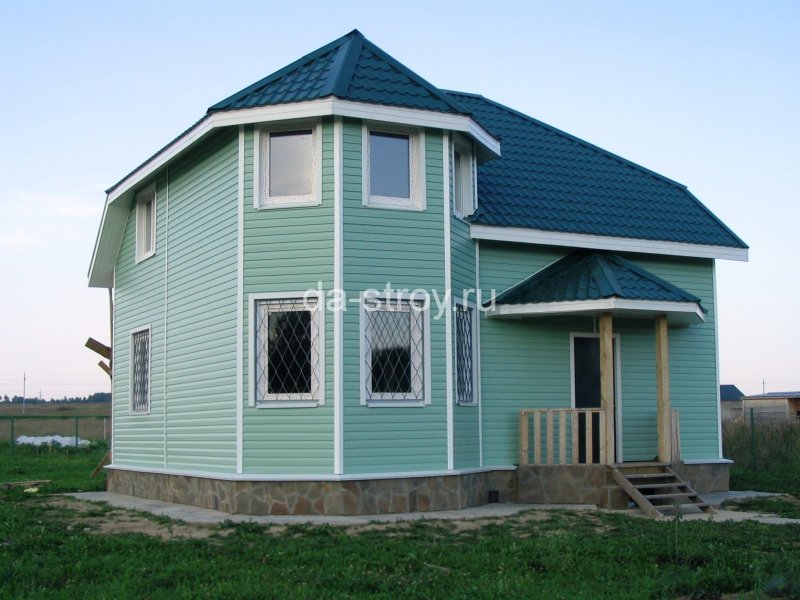 Сайдинг с зеленой крышей