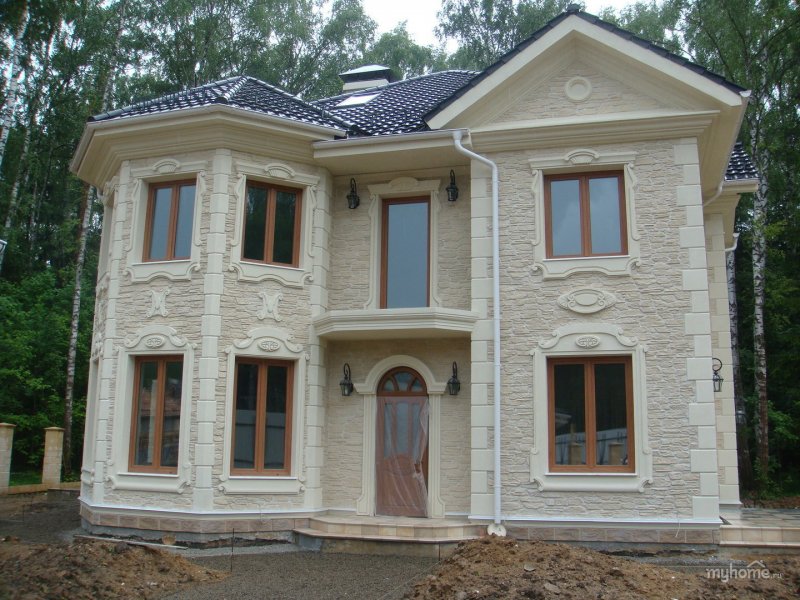 Отделка фасада камнем и штукатуркой