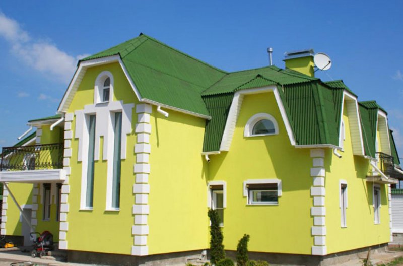 Фасад дома крашенный