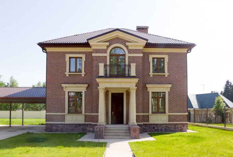 Классический дом из кирпича