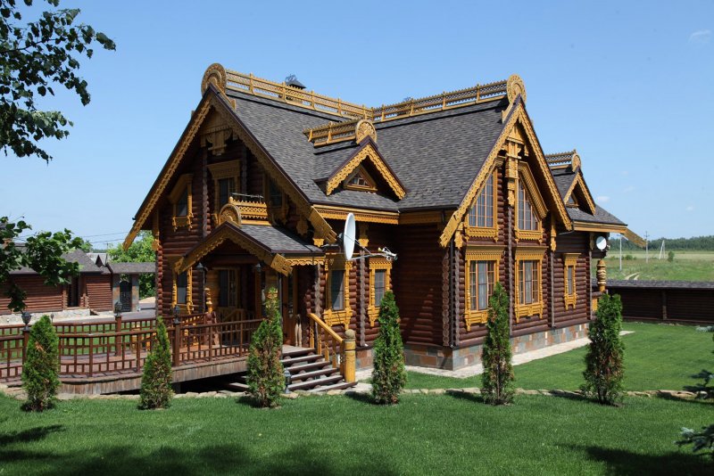 Усадьба из оцилиндрованного бревна