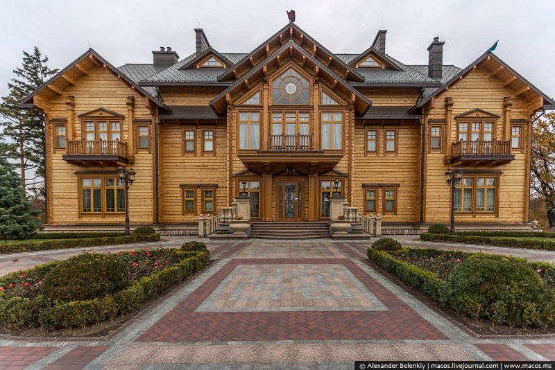 Усадьба дворец деревянная