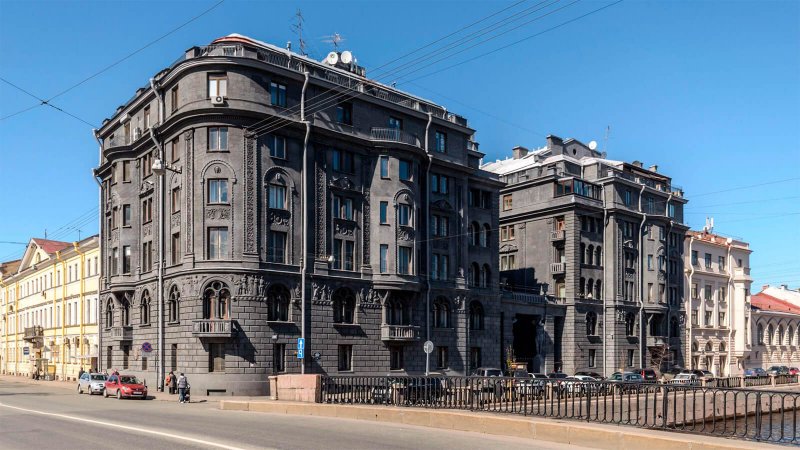 Доходном доме Веге на набережной Крюкова канала