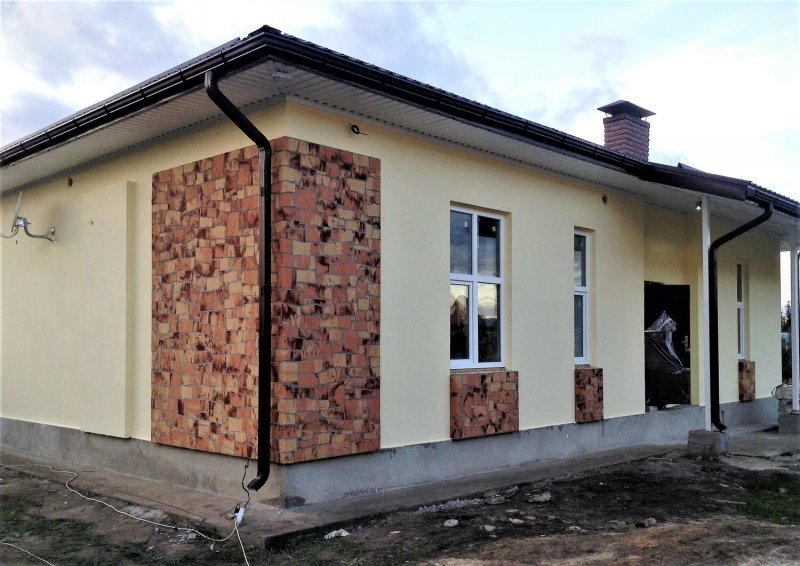 Гибкий камень на фасаде дома