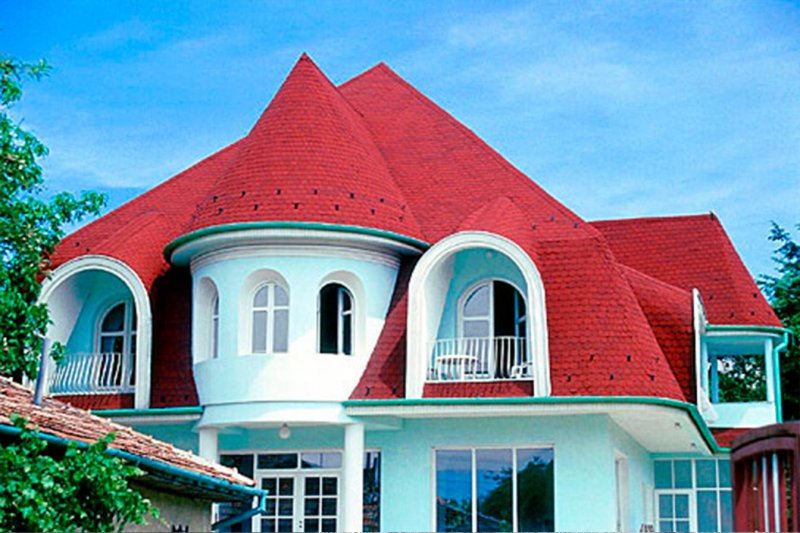 Красивые фасады домов с красной крышей