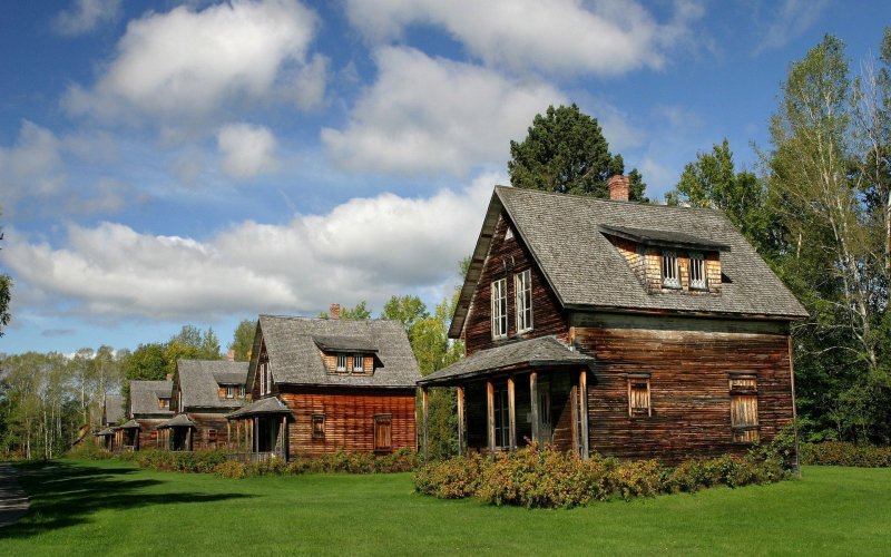 Маленький деревенский домик