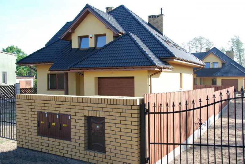 Дом фасад кровля забор