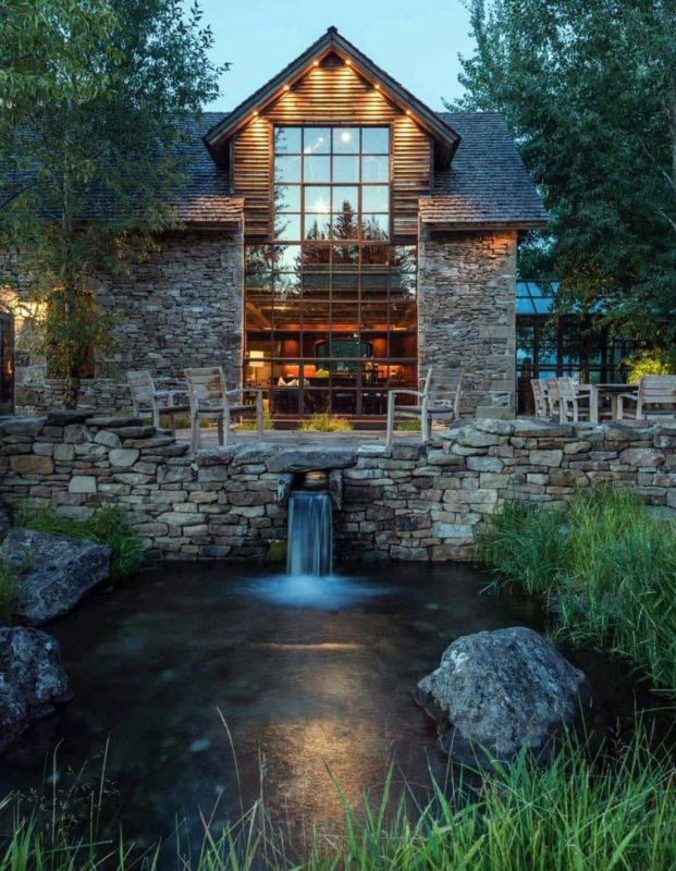 Каменный дом в стиле Barn House