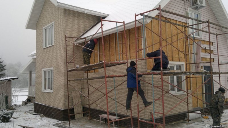 Леса для обшивки фасада дома