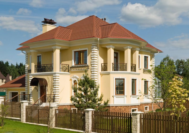 Бежевый дом