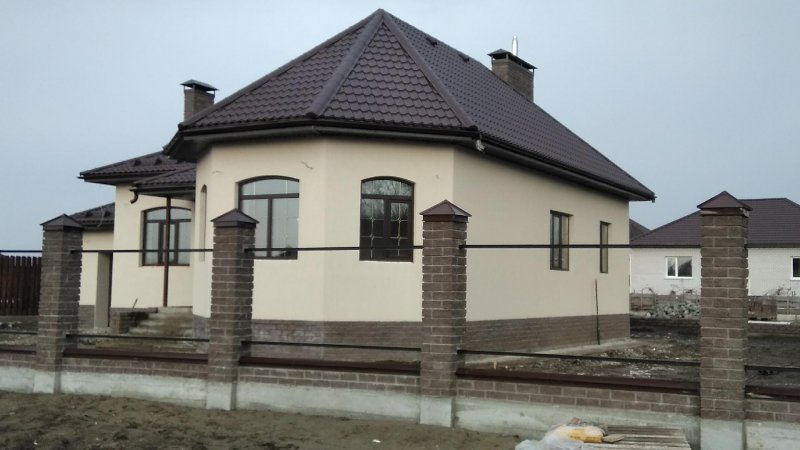 Штукатурка короед одноэтажный дом