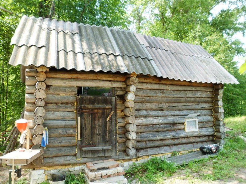Деревенская баня снаружи