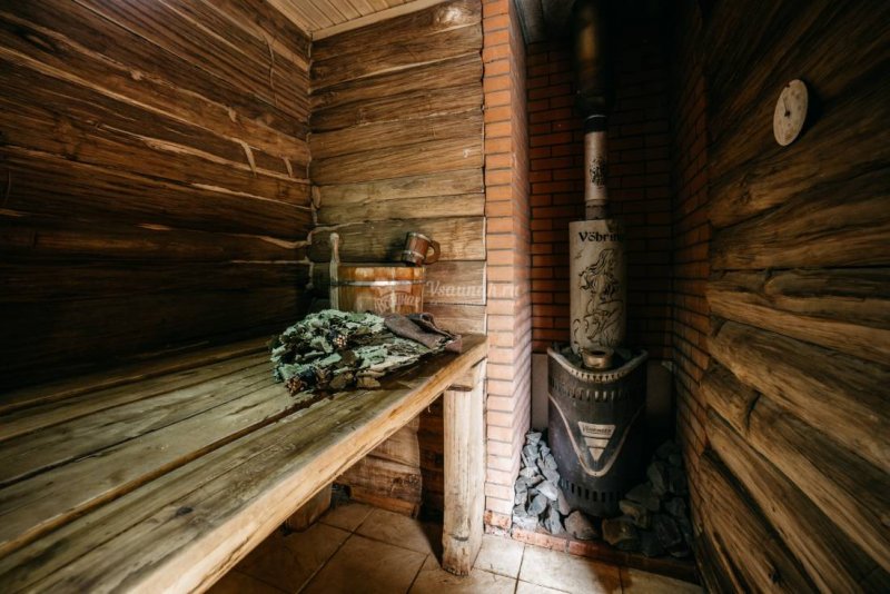 Деревенская баня снаружи