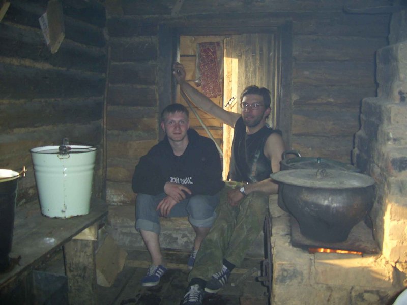 Изба из сухарника