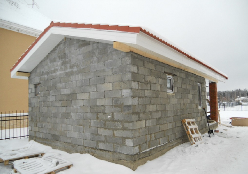 Баня с сараем из пеноблока