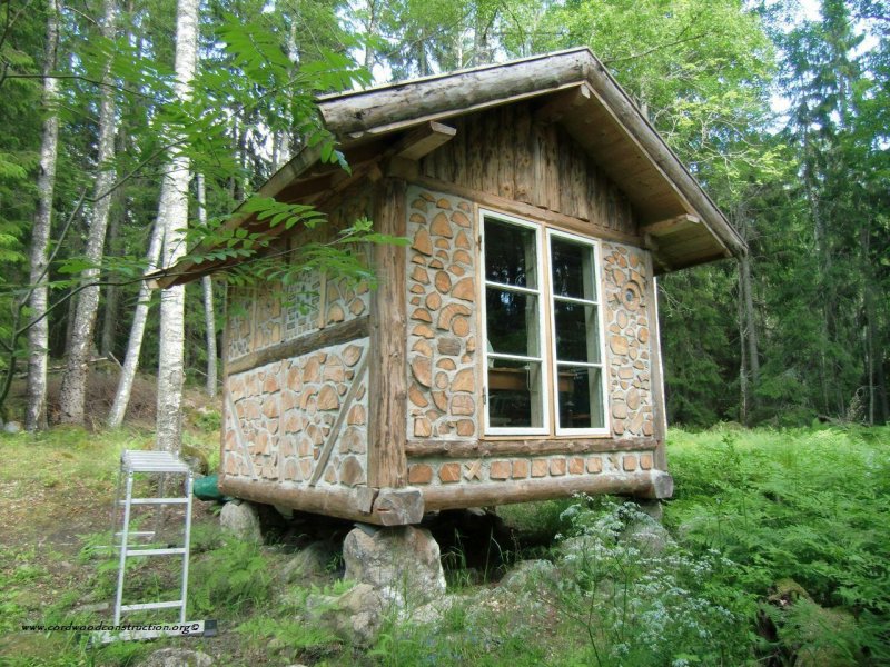 Дом из пней и глины