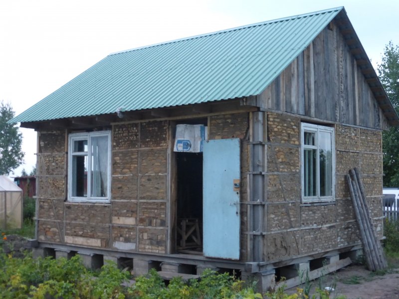 Цемент с дровами дом