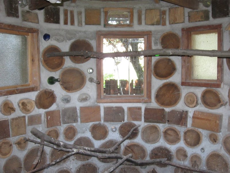 Итальянская усадьба из глиночурки с расписными витражами