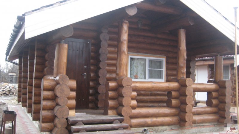 Красивая баня из бревна в чашу