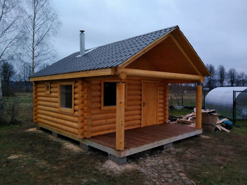 Небольшие бани из сруба