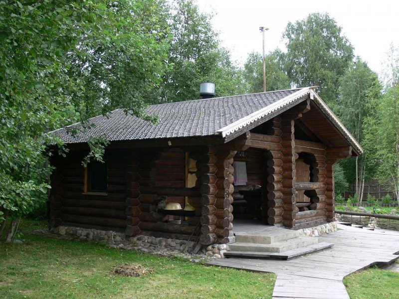 Рубленная баня с беседкой