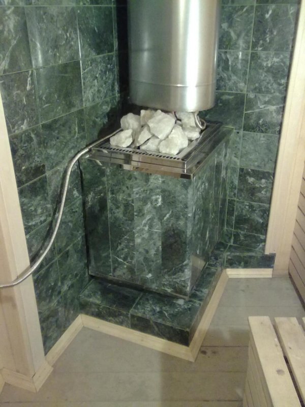 Плитка из змеевика в парной