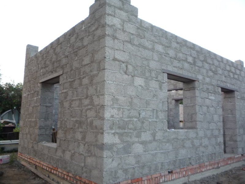 Домик из шлакоблока
