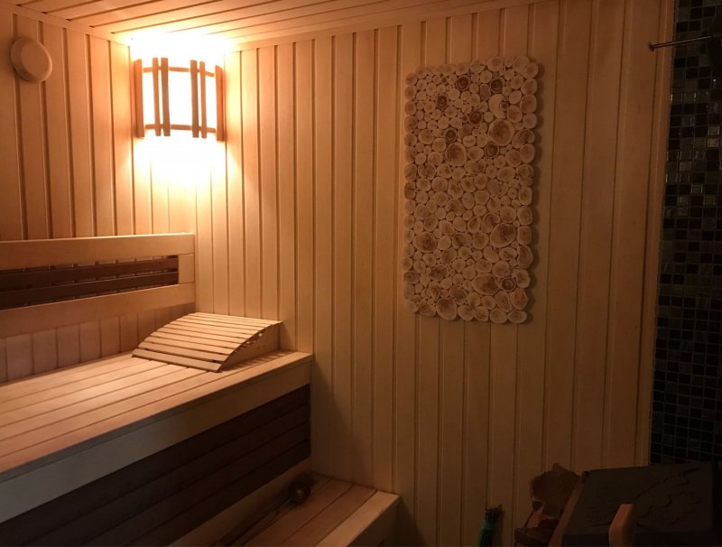 Панно из спилов можжевельника